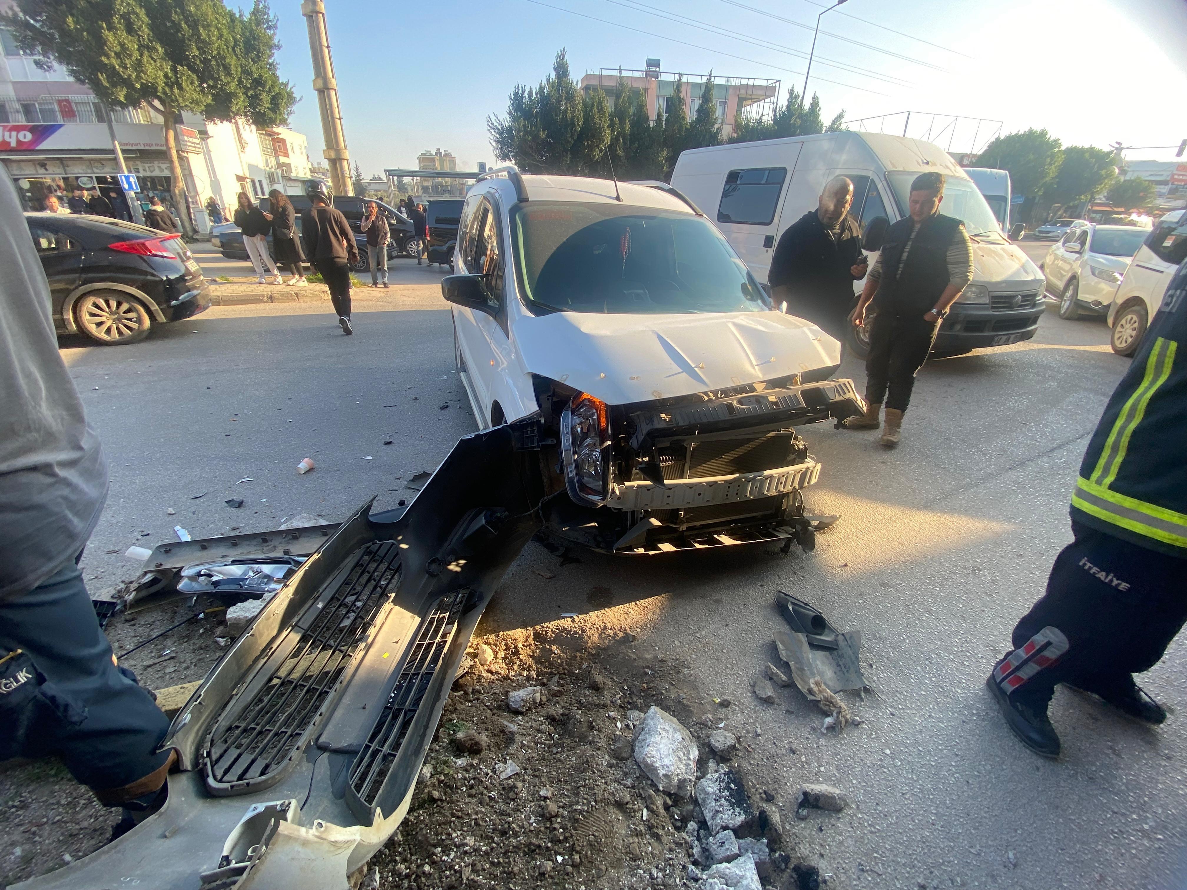 Antalya'da trafik kazası: 1 ağır yaralı