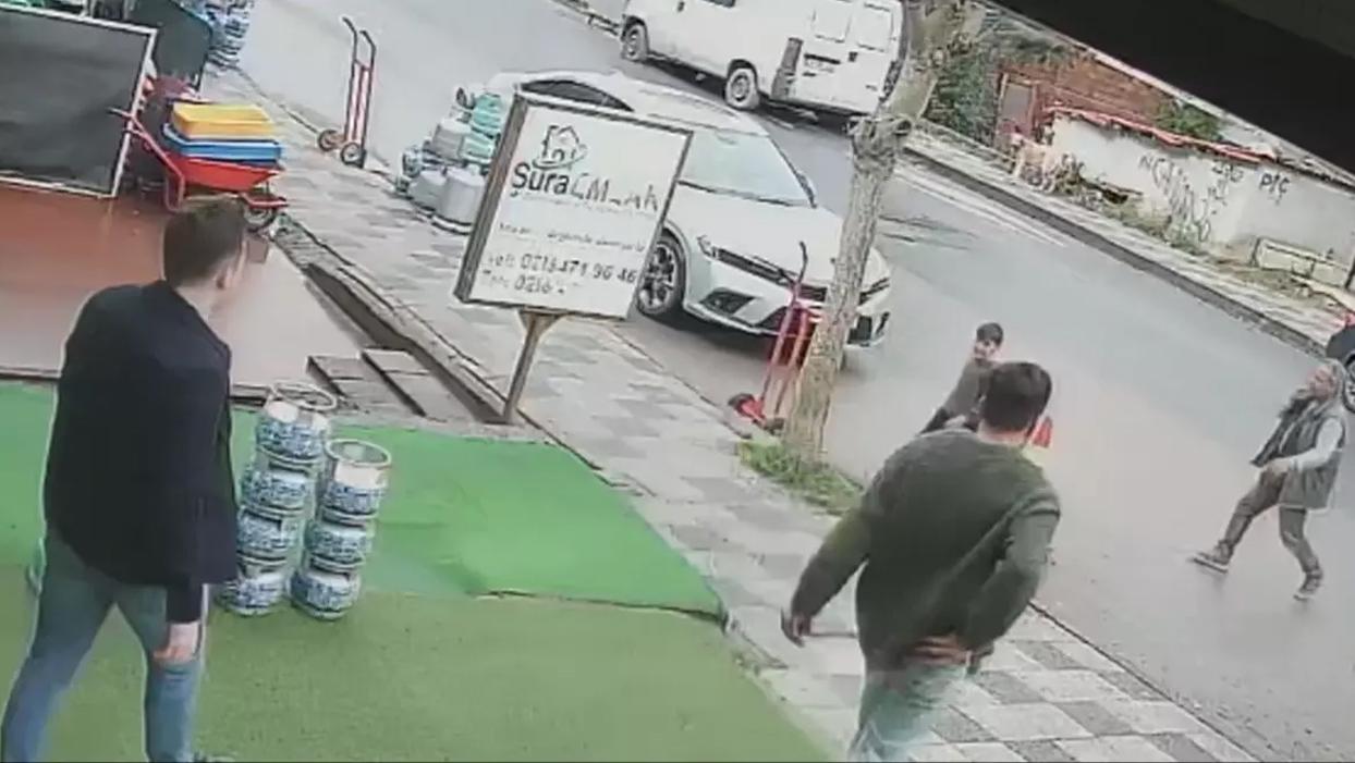 Ataşehir'de sahipsiz köpekten kaçan çocuğa IETT otobüsü çarptı!