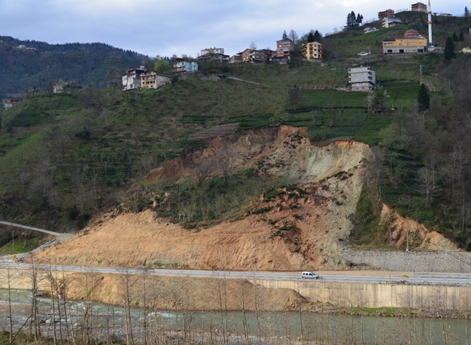 Doğu Karadeniz'de heyelan riski!