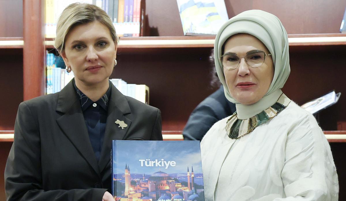 Emine Erdoğan, Ukrayna Devlet Başkanının eşi Zelenska ile Cumhurbaşkanlığı Millet Kütüphanesi'ni ziyaret etti
