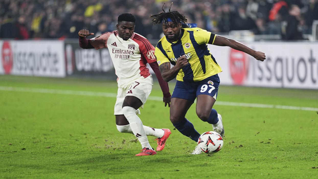 Fenerbahçeli Allan Saint-Maximin, Riyad Mahrez'e destek oldu!