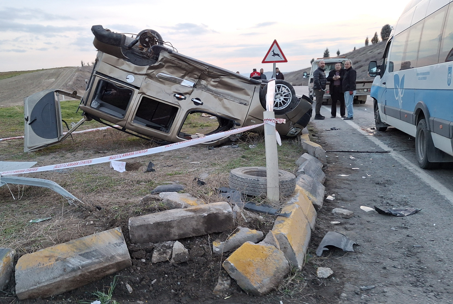 Ankara'da minibüs ile hafif ticari araç çarpıştı: 9 yaralı