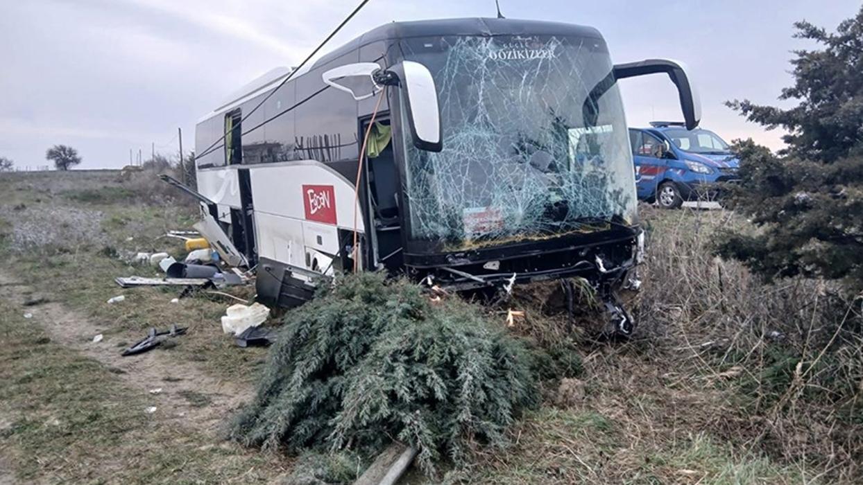 Çanakkale'de yolcu otobüsü devrildi: 11 kişi yaralandı