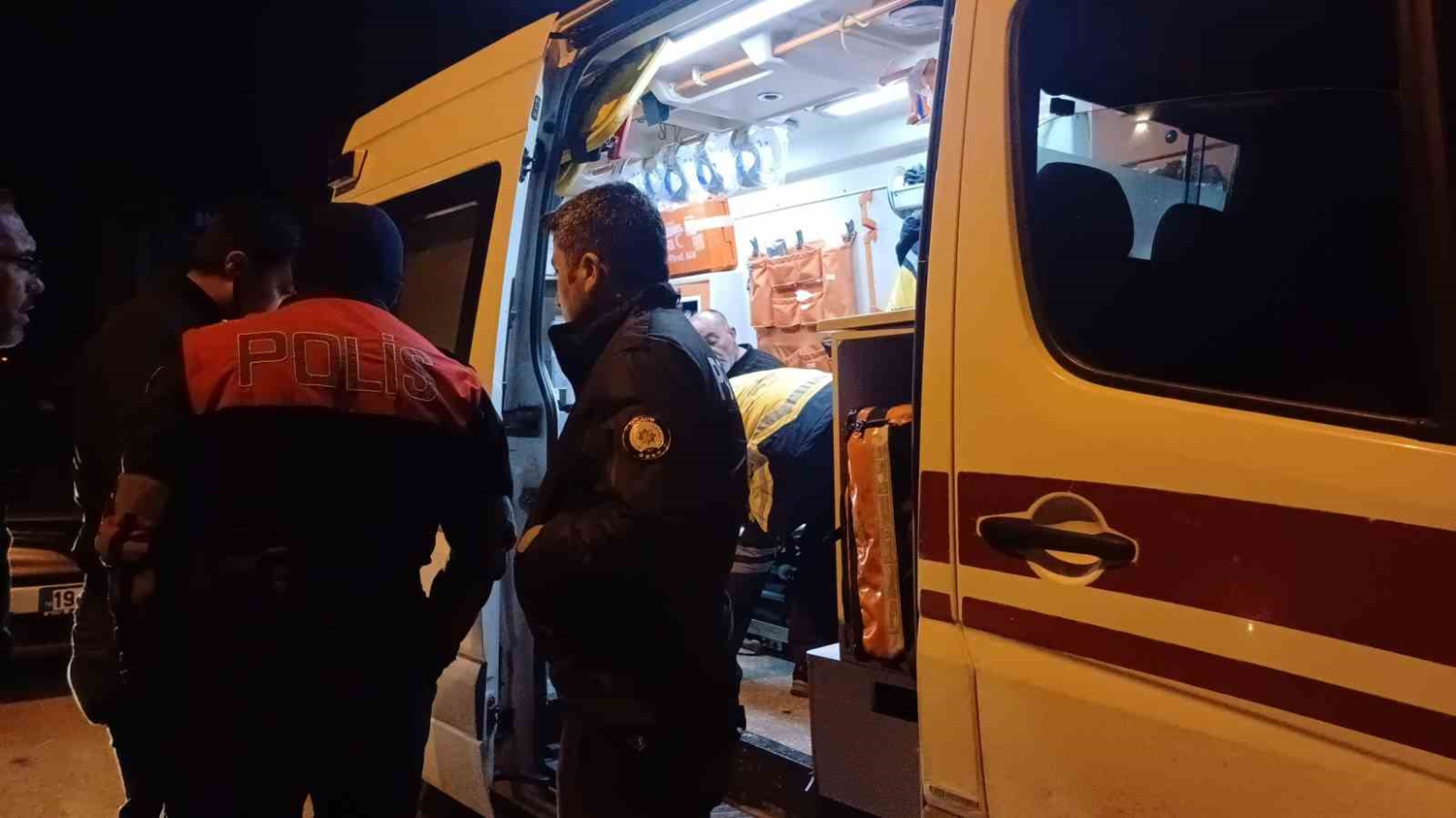 Çorum'da akraba kavgasında bıçaklar çekildi: 2 yaralı