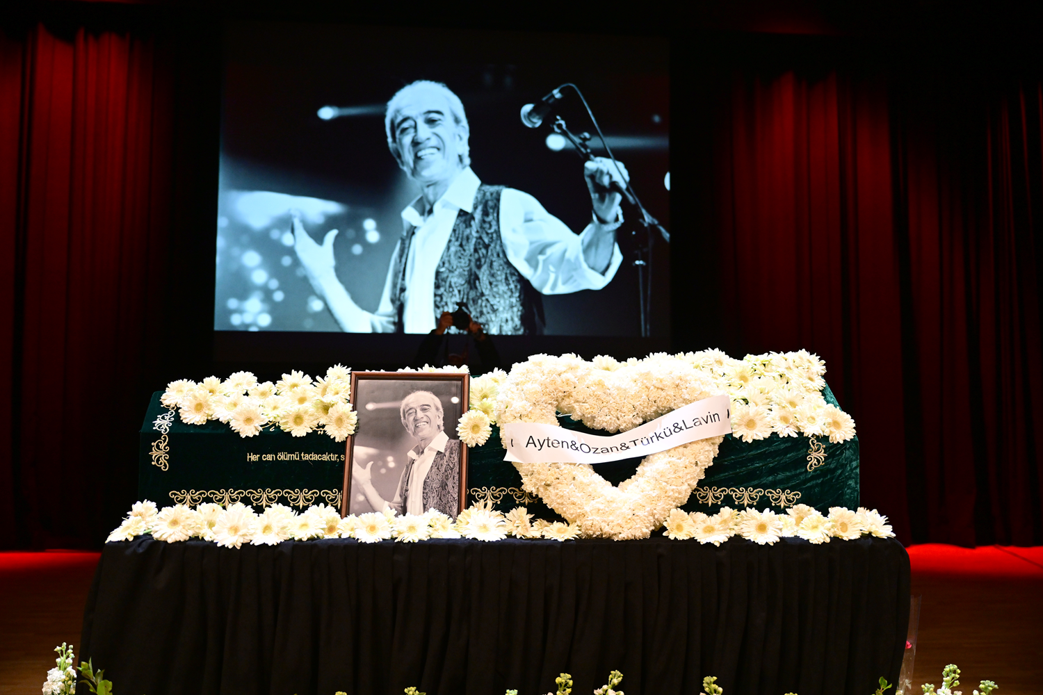 Edip Akbayram son yolculuğuna uğurlandı