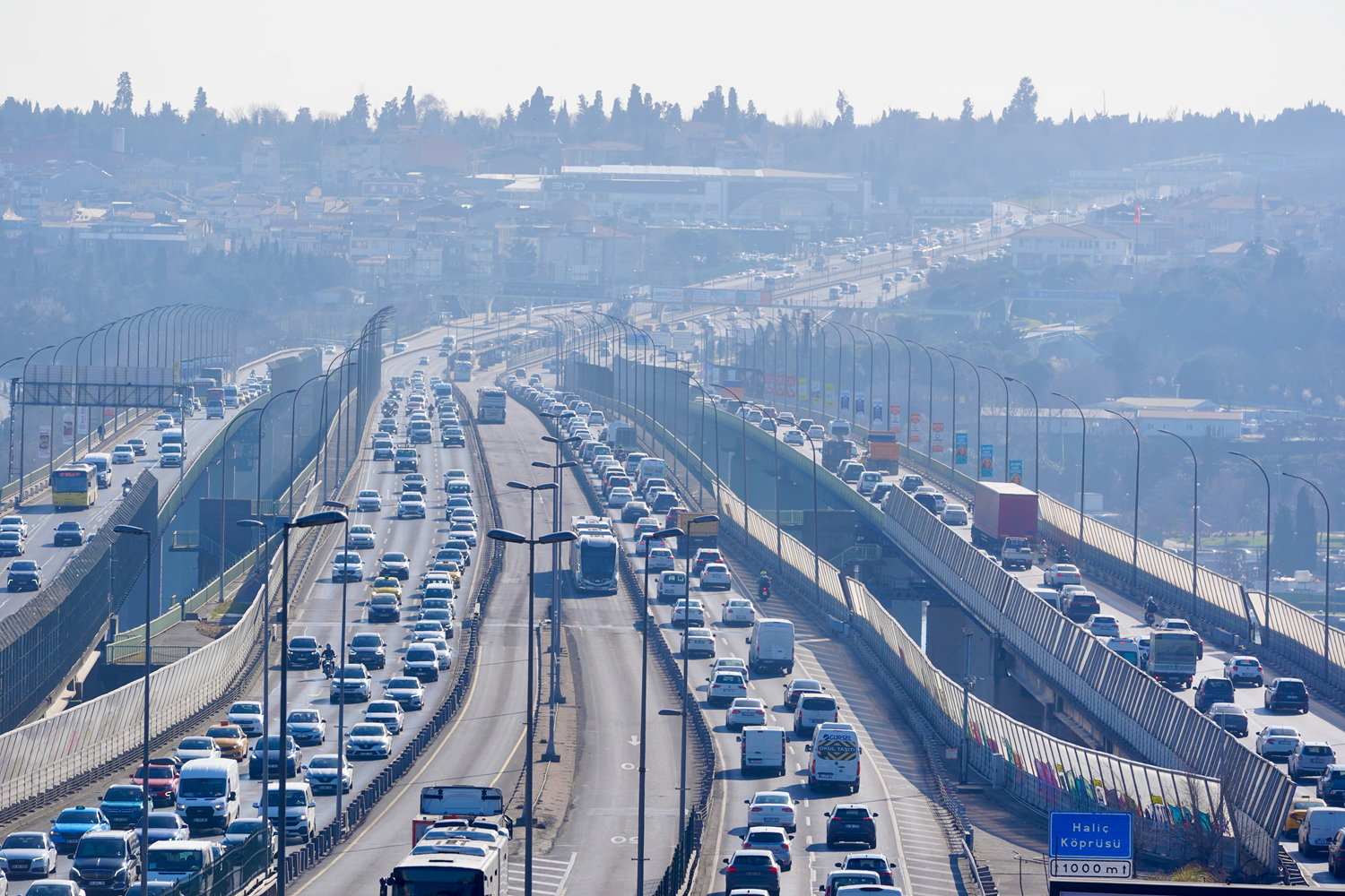 İstanbul'da akşam saatlerinde trafik yoğunluğu yaşanıyor