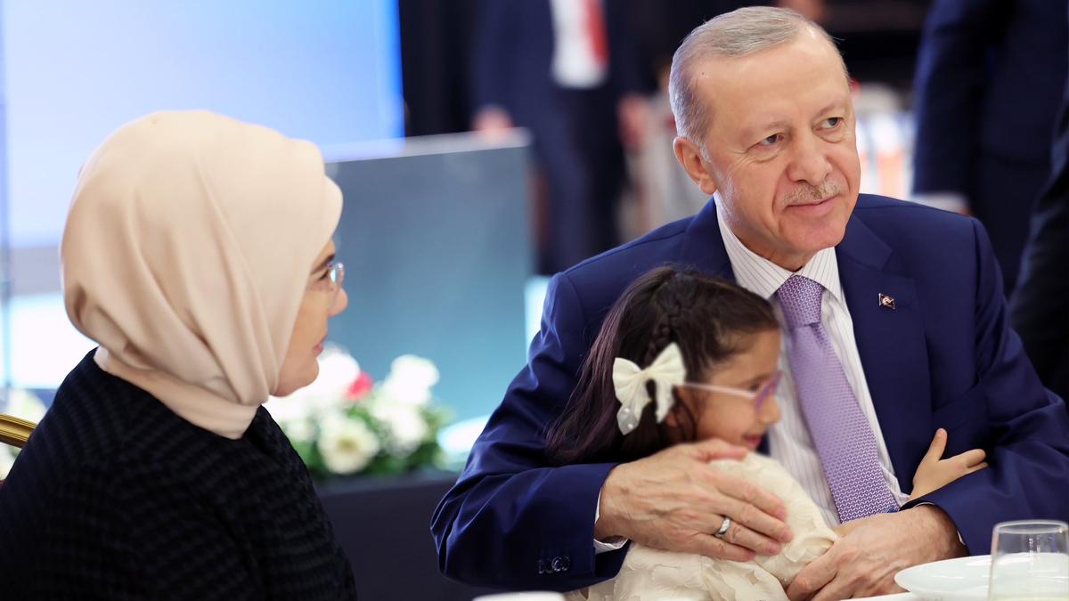 Emine Erdoğan: İftar soframızın baş misafirleri, devletimizin himayesindeki  çocuklarımızdı