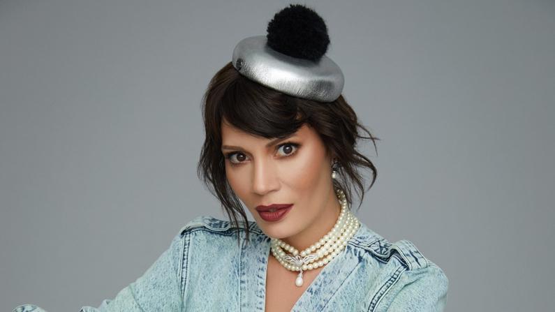 Ayça Varlıer 'Pamuk Prenses'in kötü kraliçesi oldu!