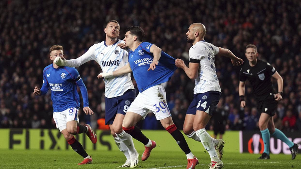 Fenerbahçe maçında ırkçı pankart açılmıştı! UEFA'dan Glasgow Rangers'a soruşturma