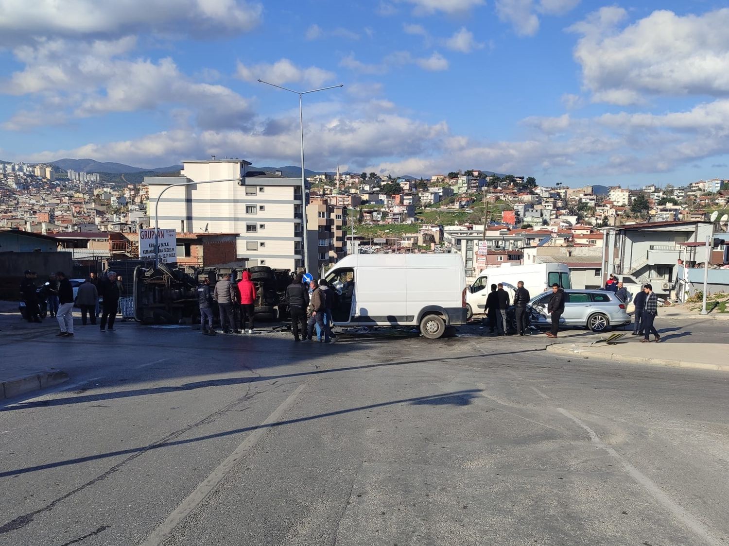 İzmir'de zincirleme trafik kazası!