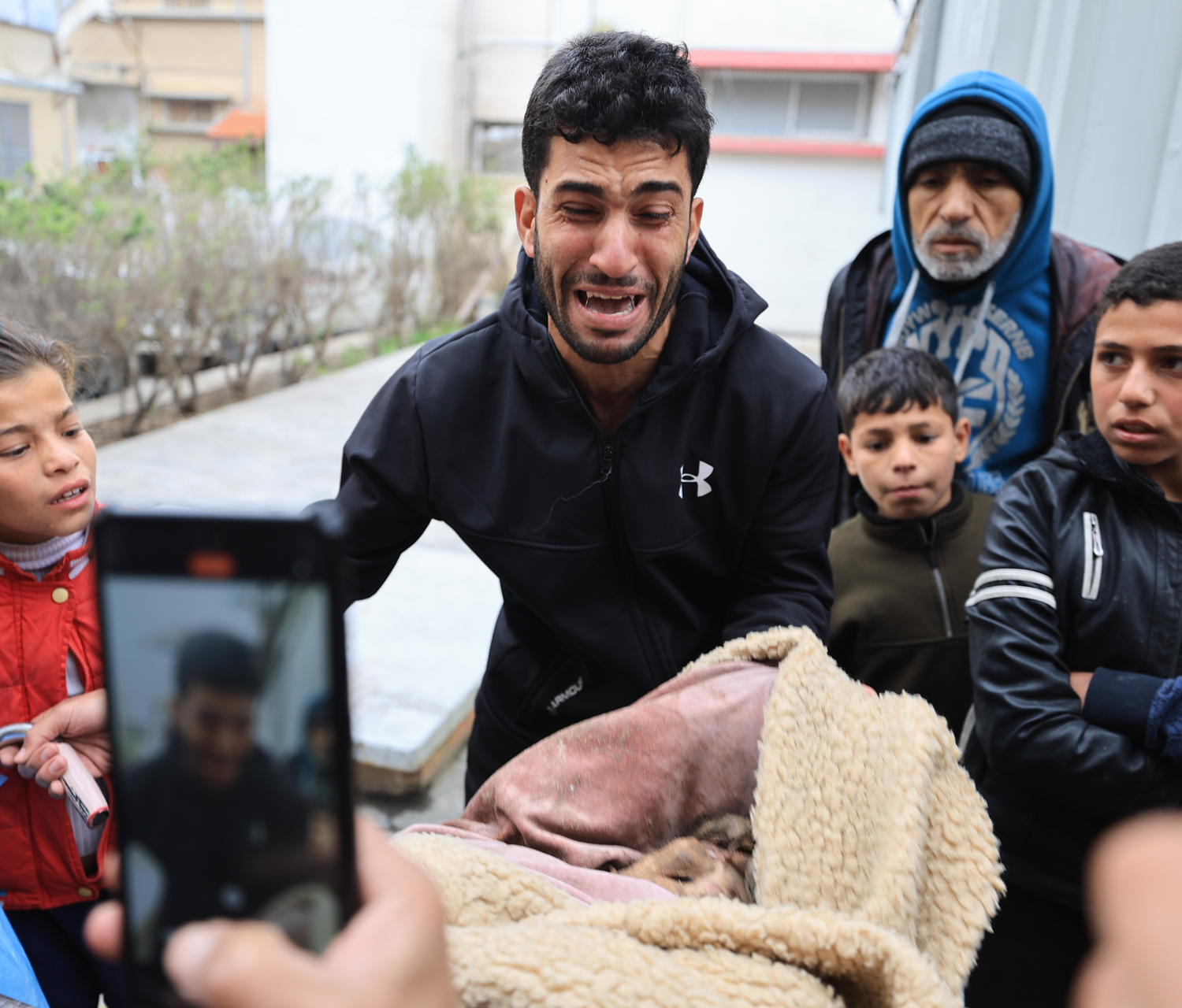 İsrail uçakları Gazze'ye saldırdı: 5 ölü, çok sayıda yaralı