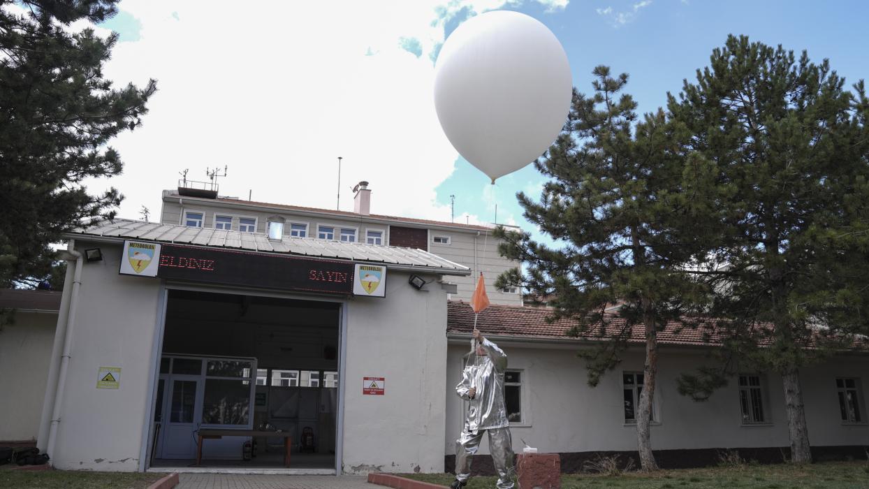 Meteoroloji Balonları Havada Güvenli Uçuş Rotaları İçin Veri Topluyor