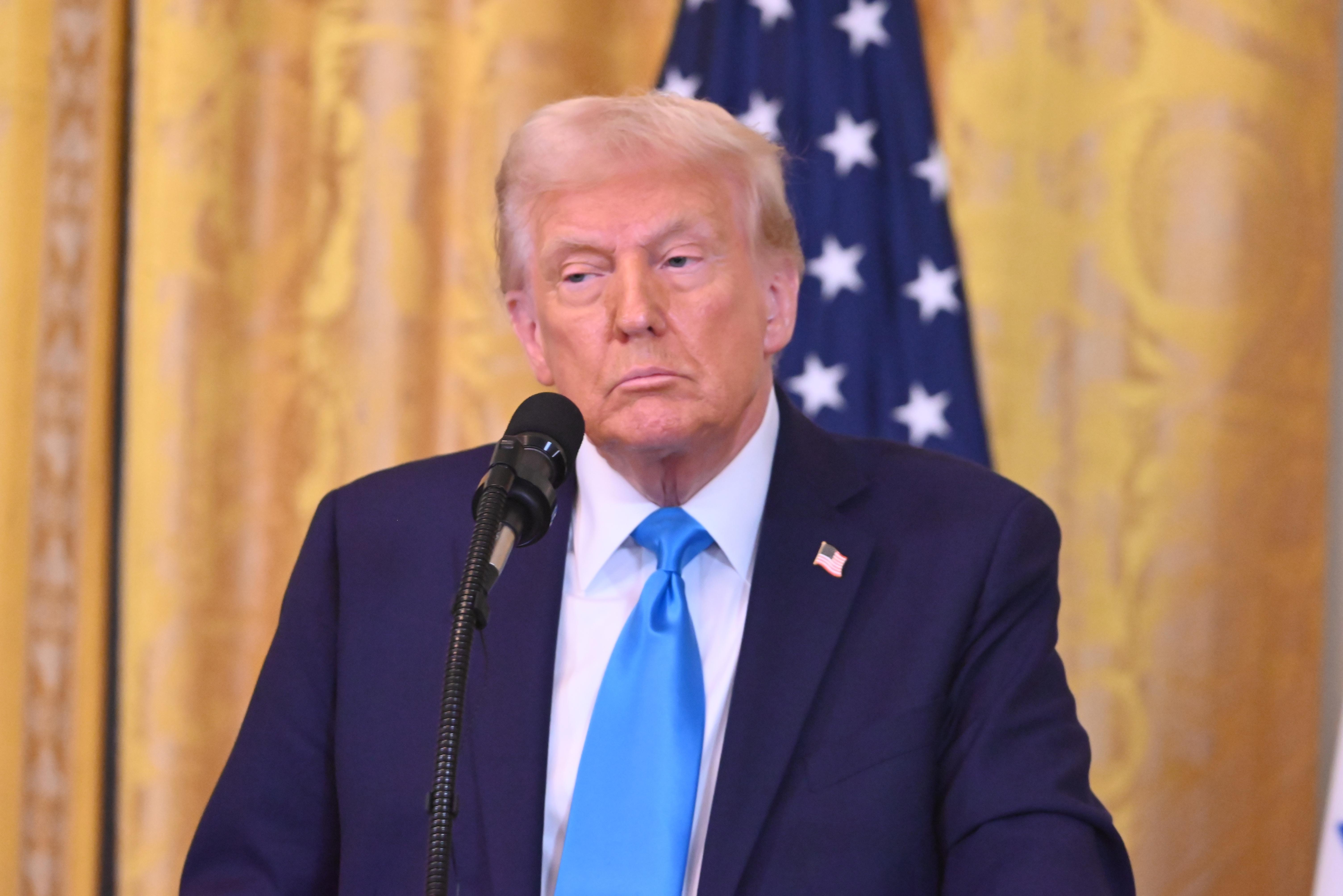 Trump'tan uzayda mahsur kalan astronotlara fazla mesai ödenmesi teklifi