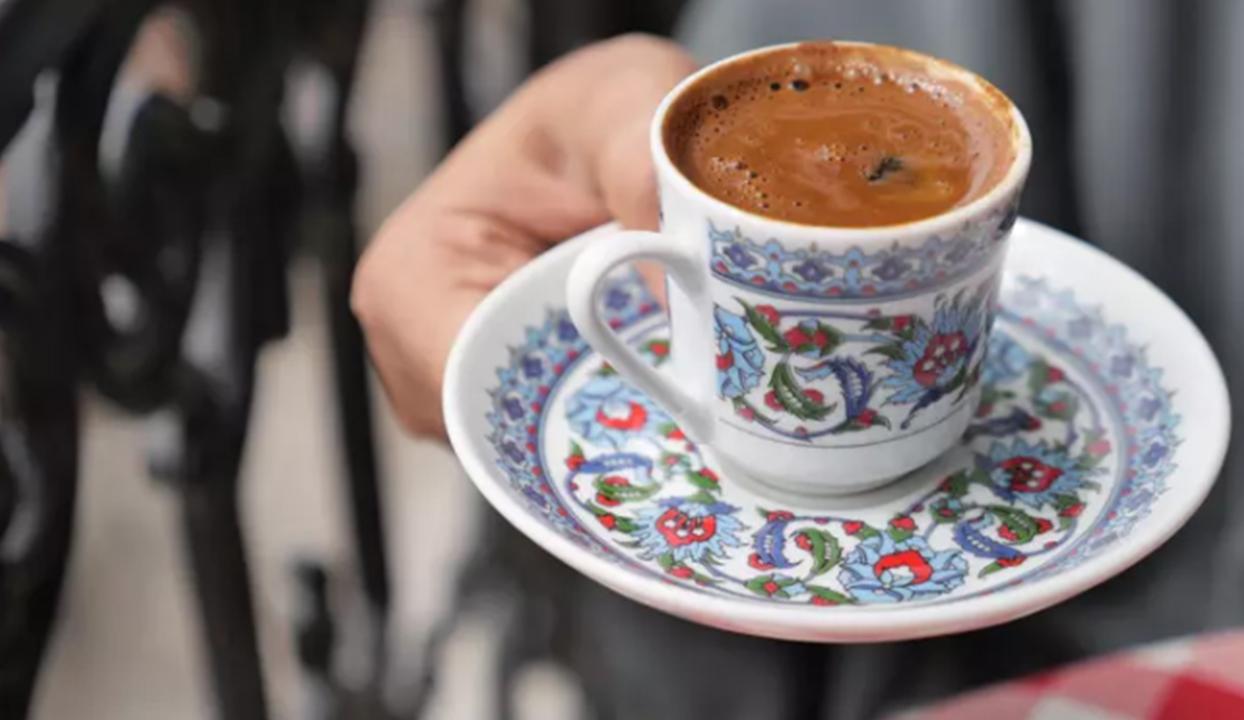 Türk kahvesi yıllarca yanlış yapılıyormuş! İçine bir yudum ekleyince tadına doyum olmuyor