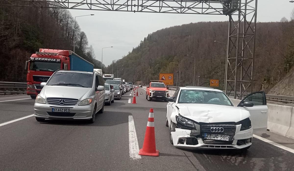 Bolu Dağı Tüneli'nde feci kaza: 4 kişi hastaneye kaldırıldı