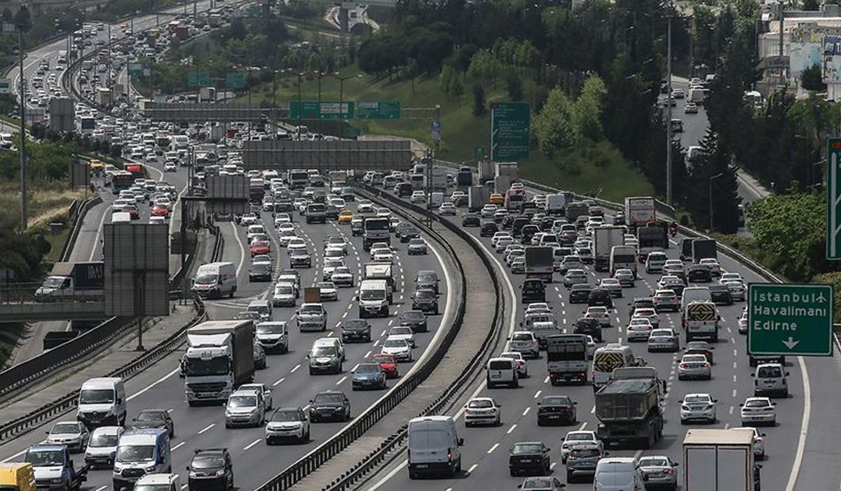 İstanbul'da trafik yoğunluğu arttı: Avrupa ve Anadolu Yakası'nın verileri paylaşıldı
