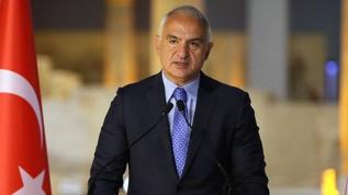 Bakan Ersoy: Sanatın gücüyle tiyatro sahnesinde tarih yazıyoruz