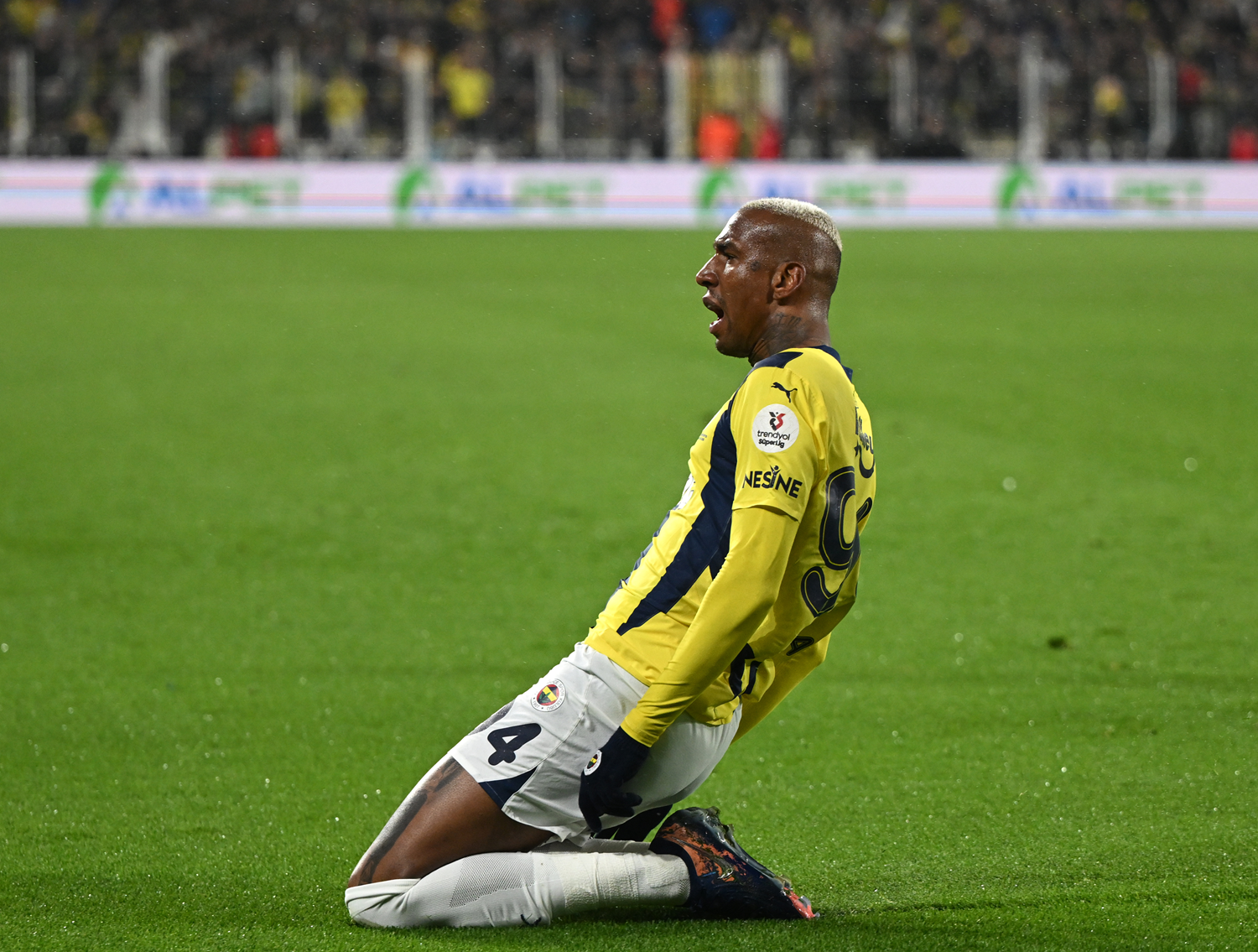 Dış basında manşetlerde! Anderson Talisca'nın performansı dikkat çekti!