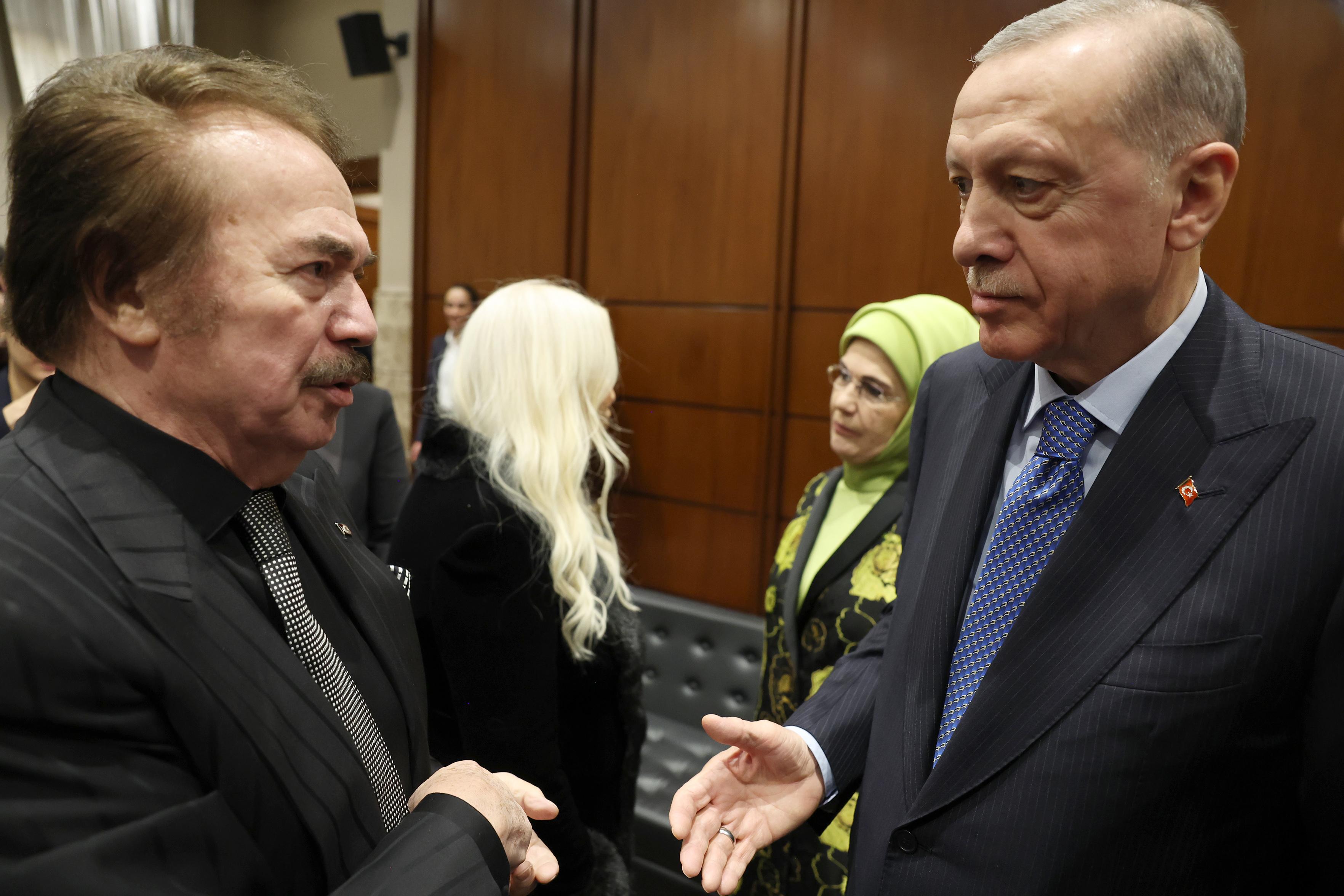 Sanatçı Orhan Gencebay'a Sürpriz Görev: Cumhurbaşkanı Erdoğan'dan Atama Kararı