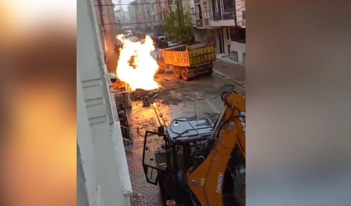 Esenyurt'ta İSKİ çalışması sırasında doğal gaz borusu patladı
