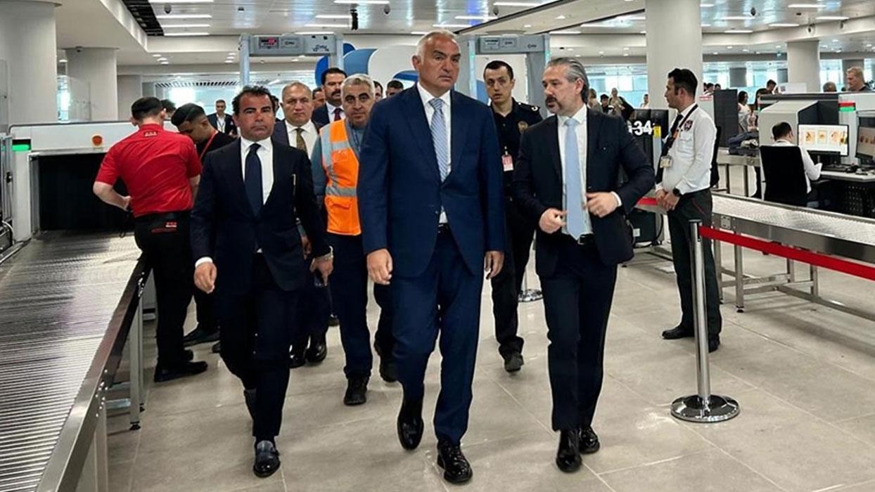 Bakan Ersoy, Antalya için 2025 yılı yabancı ziyaretçi hedefini açıkladı