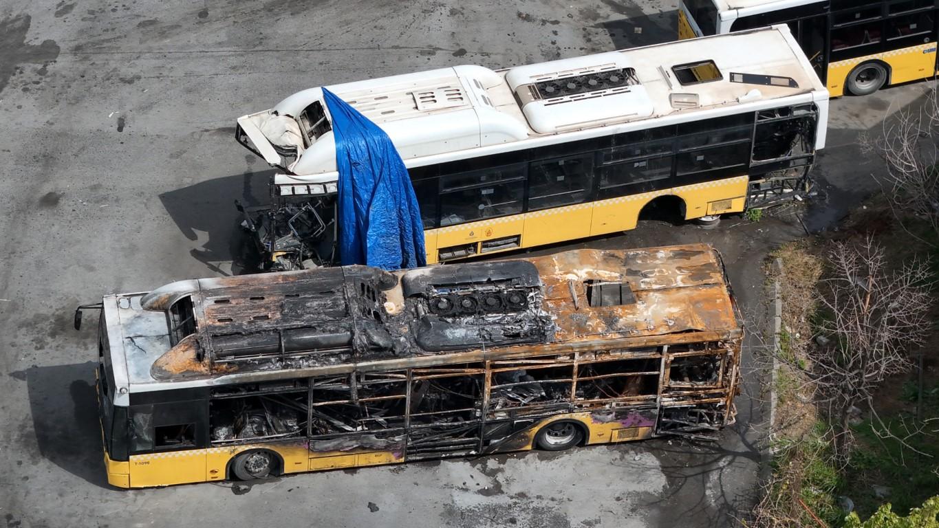 İETT garajları otobüs mezarlığına dönüştü! Yanan araçlara brandalı kamufle