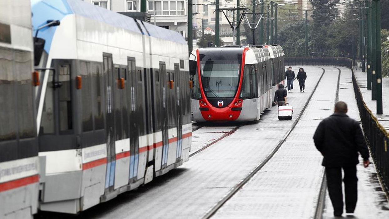 İstanbul Fatih'te tramvay kazası: Kadın yaralandı, seferler aksadı
