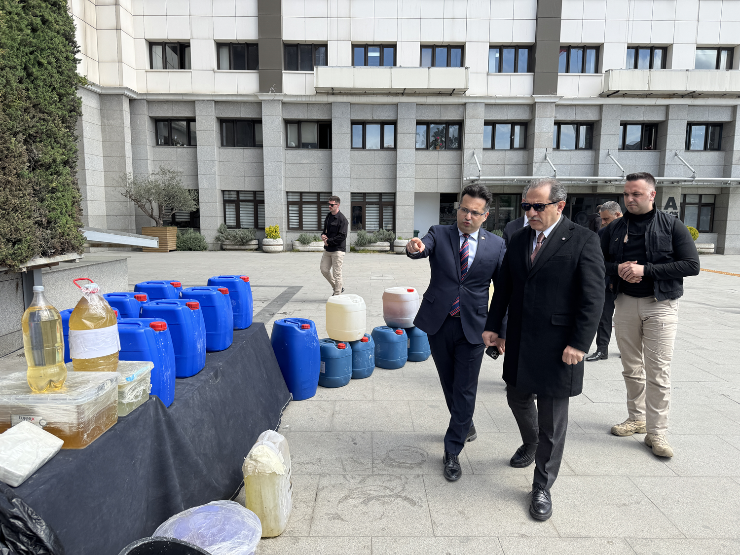İstanbul'da dev operasyon! 1 ton uyuşturucu ele geçirildi