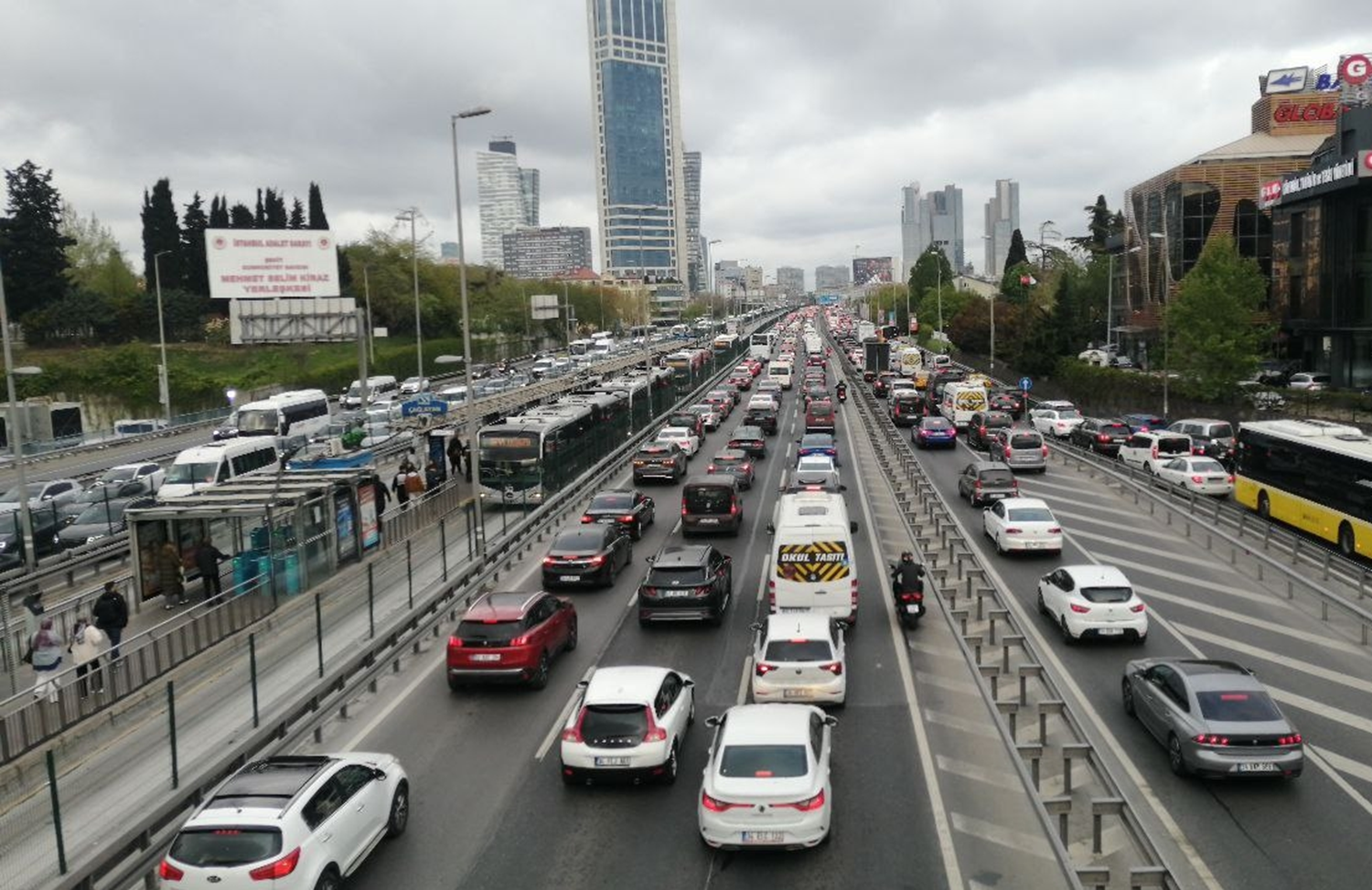 İstanbul'da akşam trafiği: Yoğunluk yüzde 80'e ulaştı