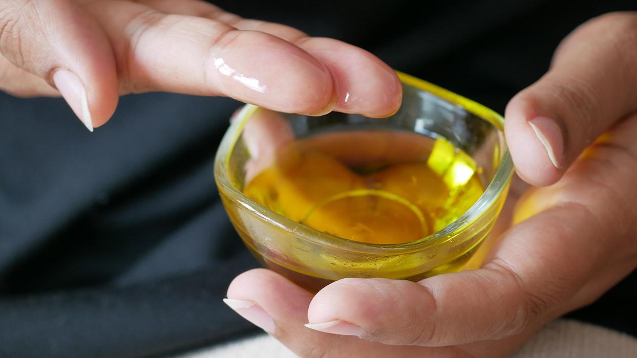 Saniyeler içinde sahte zeytinyağı ortaya çıkıyor! Meğer ayırt etmek bu kadar basitmiş
