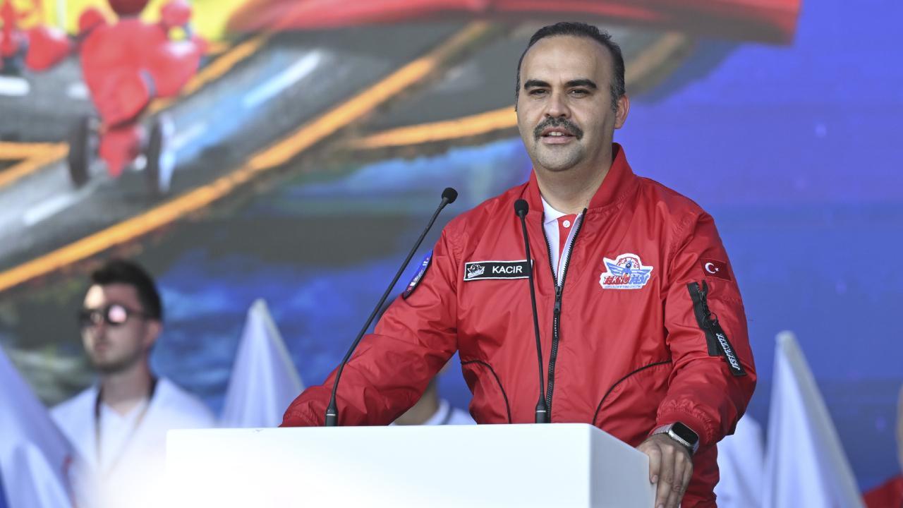 Bakan Kacır: KKTC'yi hep birlikte bilişim adasına dönüştürebiliriz