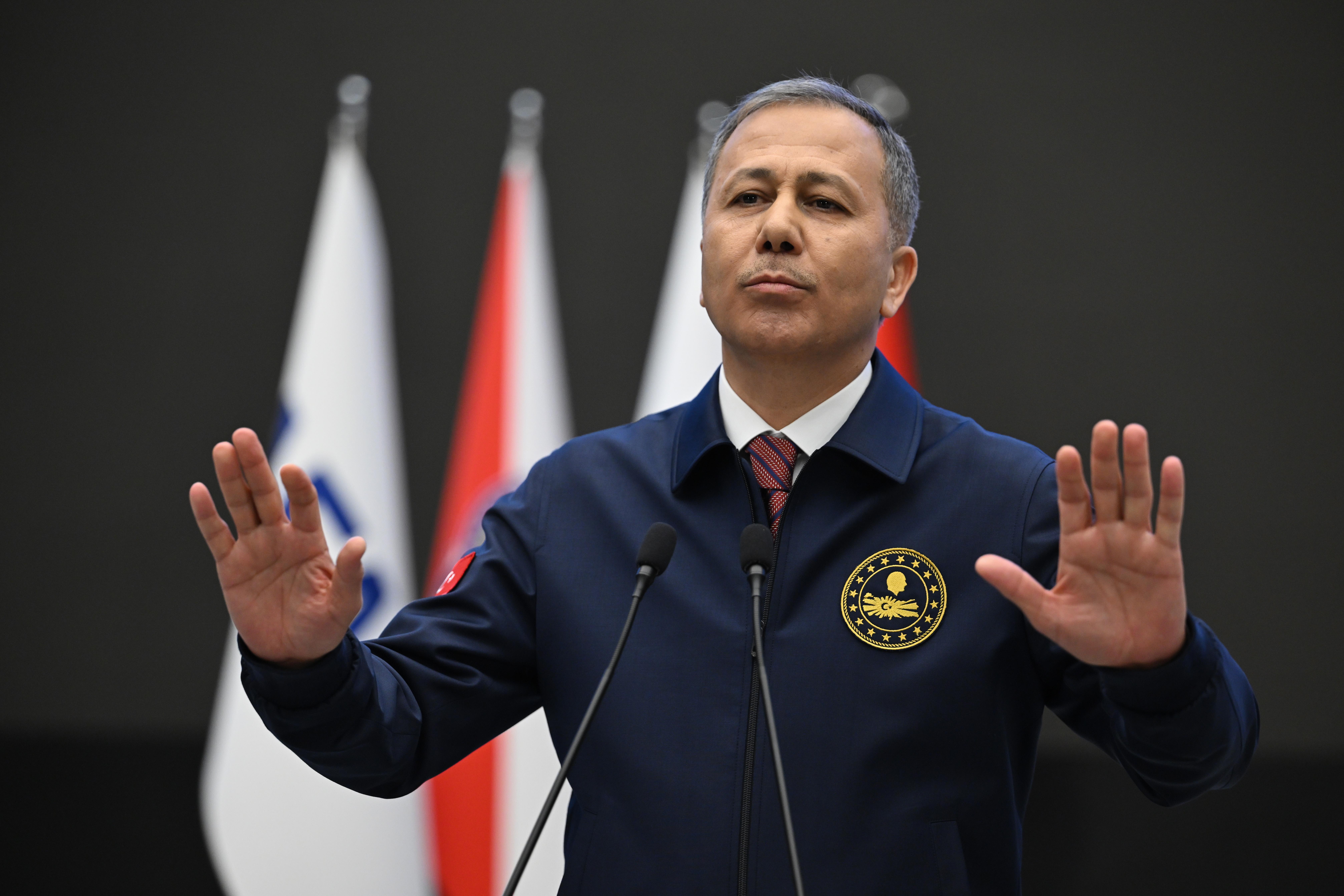 Bakan Yerlikaya'dan CHP'nin otobüs şoförüne tepki: Hak ettiği yanıtı alacak