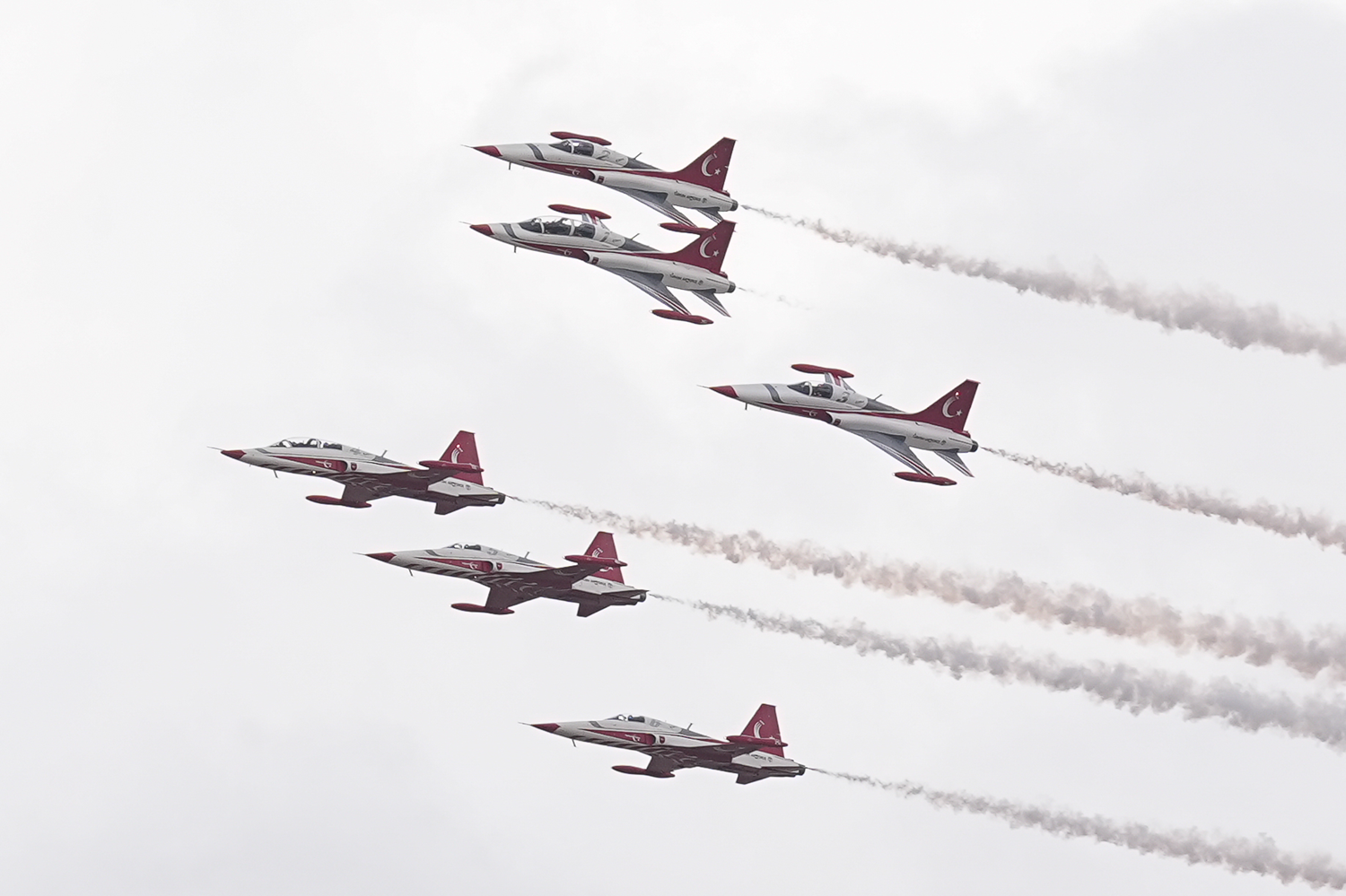 TEKNOFEST KKTC'de Türk savaş uçakları gövde gösterisi yaptı: Rum medyası FIR hattı alarmı verdi