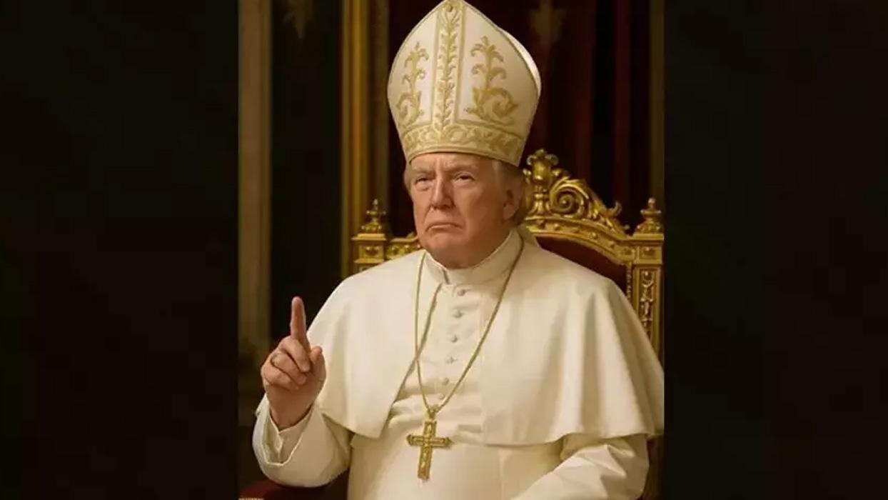 ABD Başkanı Trump'tan Papa pozu