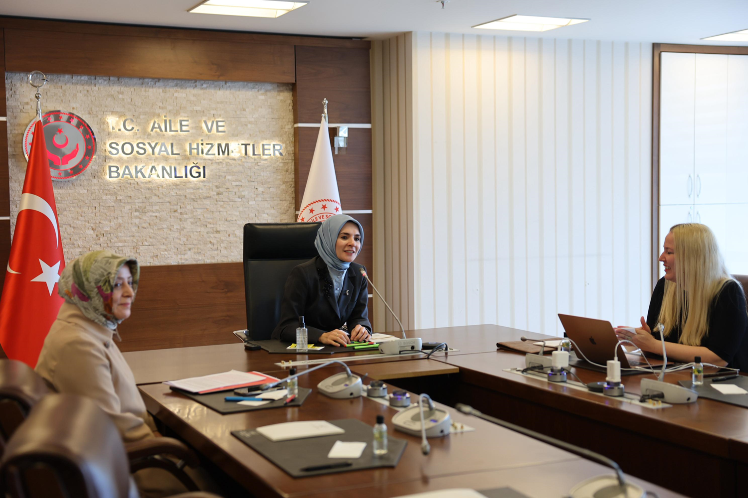 Bakan Göktaş'tan ''koruyucu aile'' projesine destek