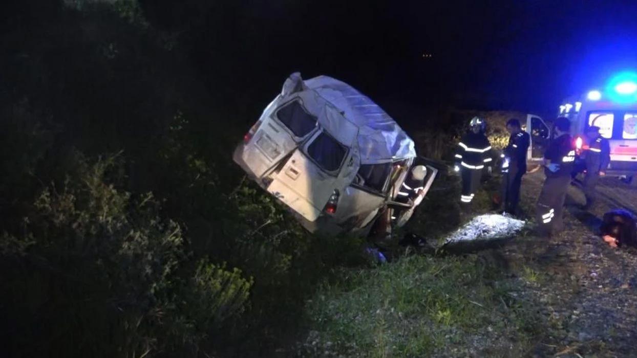 Minibüs şarampole yuvarlandı! Genç kızdan acı haber