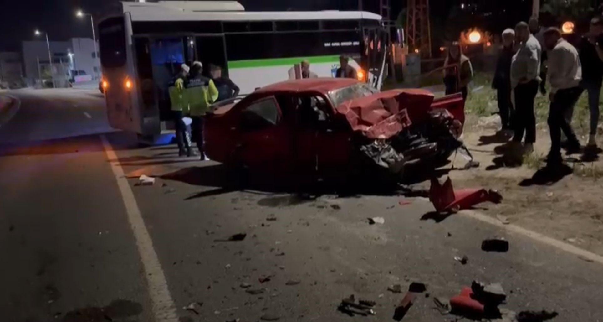 Tekirdağ'da otomobille minibüsün kafa kafaya çarpıştığı kaza kamerada: 1 ağır yaralı