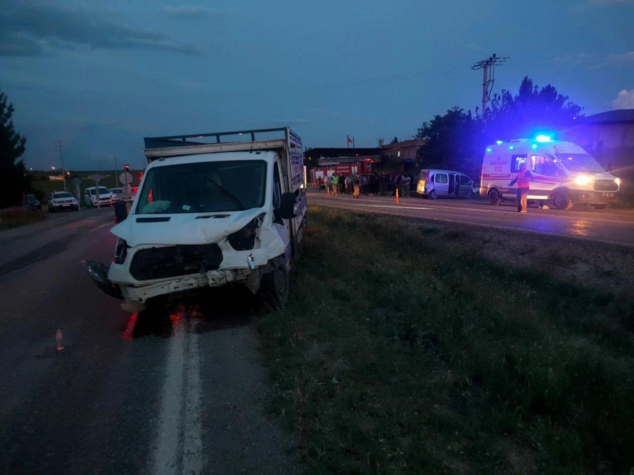 Siirt'te kamyon ile kamyonet çarpıştı: 6 yaralı