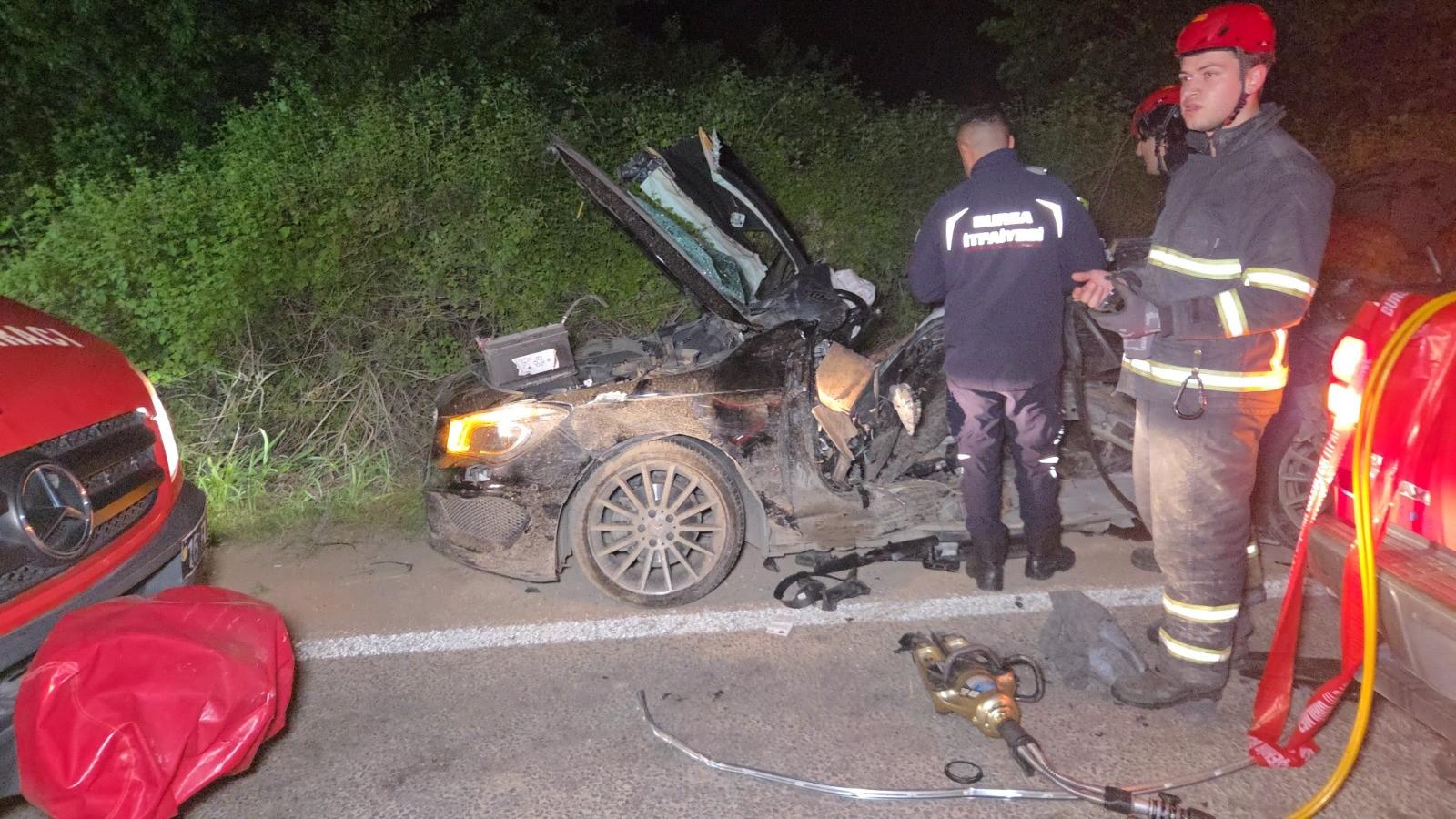 Bursa'nın Orhangazi ilçesinde otomobil ile cip çarpıştı: 3 ölü, 1 yaralı