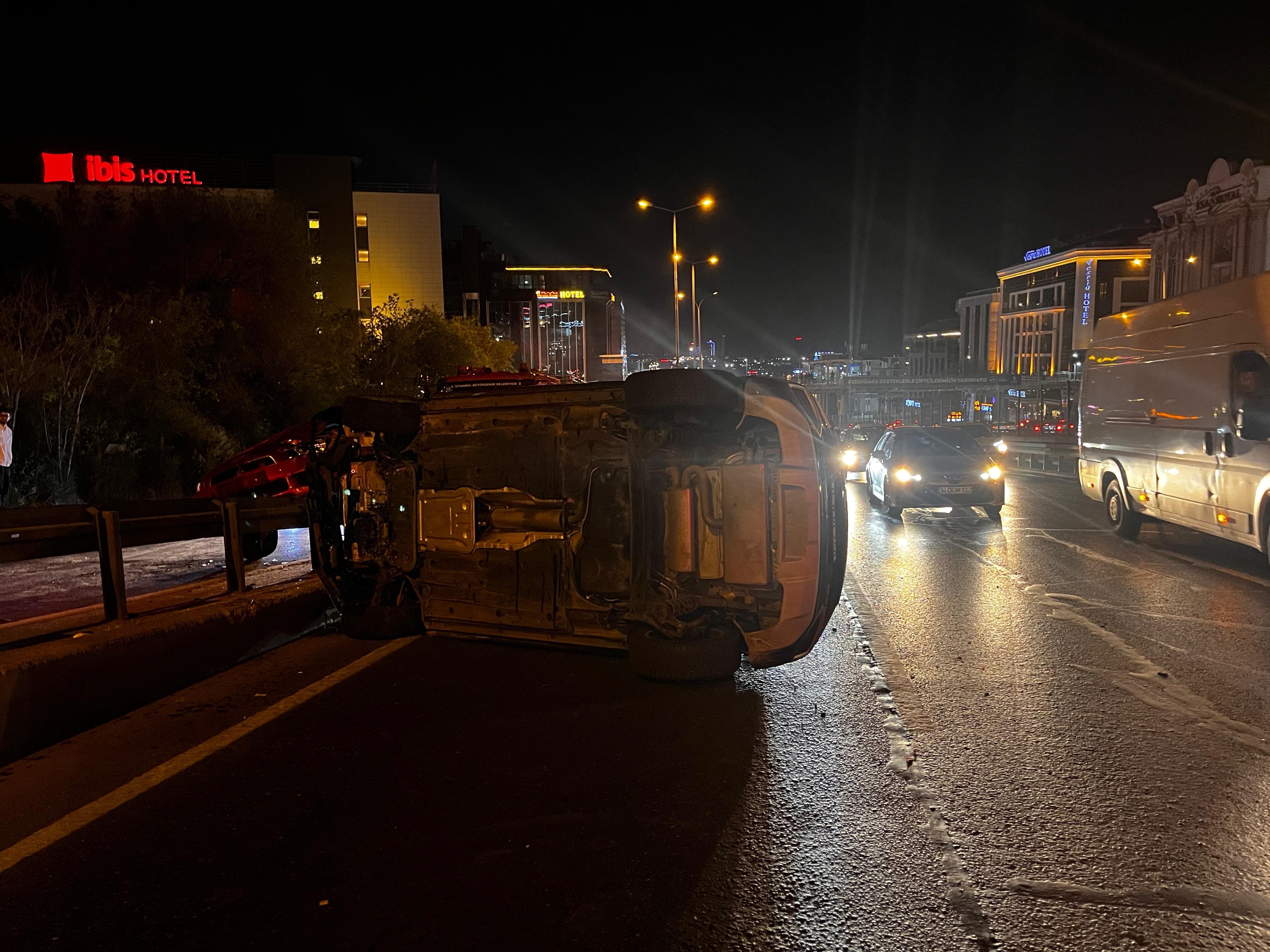 Esenyurt'ta 3 araçlı zincirleme kaza: 2 yaralı