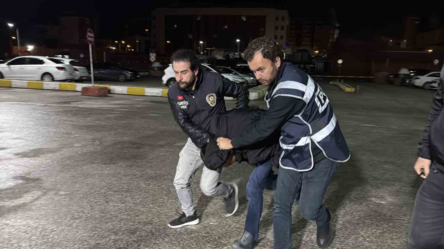 Sivas'ta boğazları kesilerek öldürülen iki kardeşin katili sağlık kontrolünden geçirildi