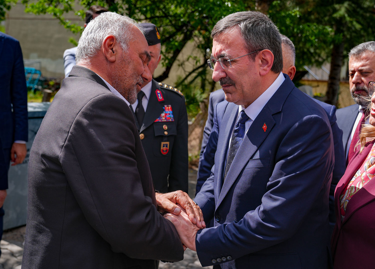 Astsubay Hüseyin Uzun'un baba evine ateş düştü! Cevdet Yılmaz'dan şehit ailesine taziye ziyareti