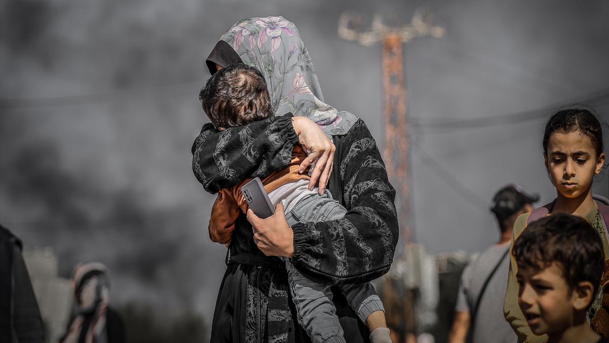 Soykırımcı İsrail Gazze'de yine katliam yaptı! Bir aileyi katlettiler
