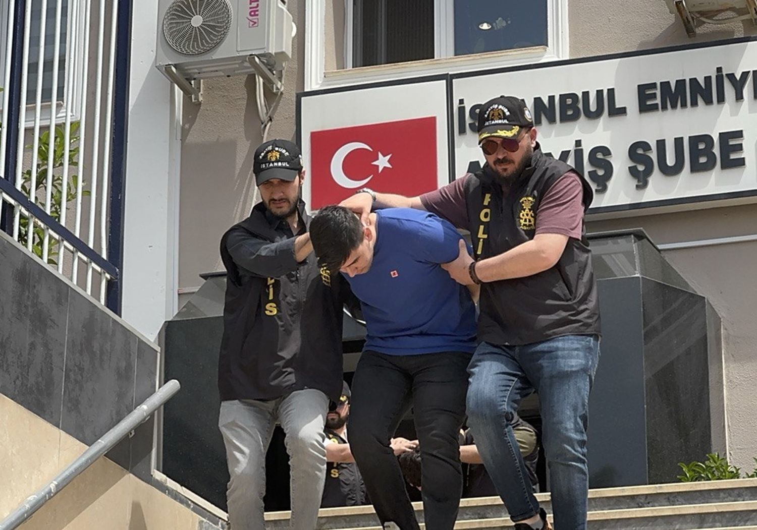 Üsküdarda fırına silahla ateş eden şüphelilerden biri tutuklandı!
