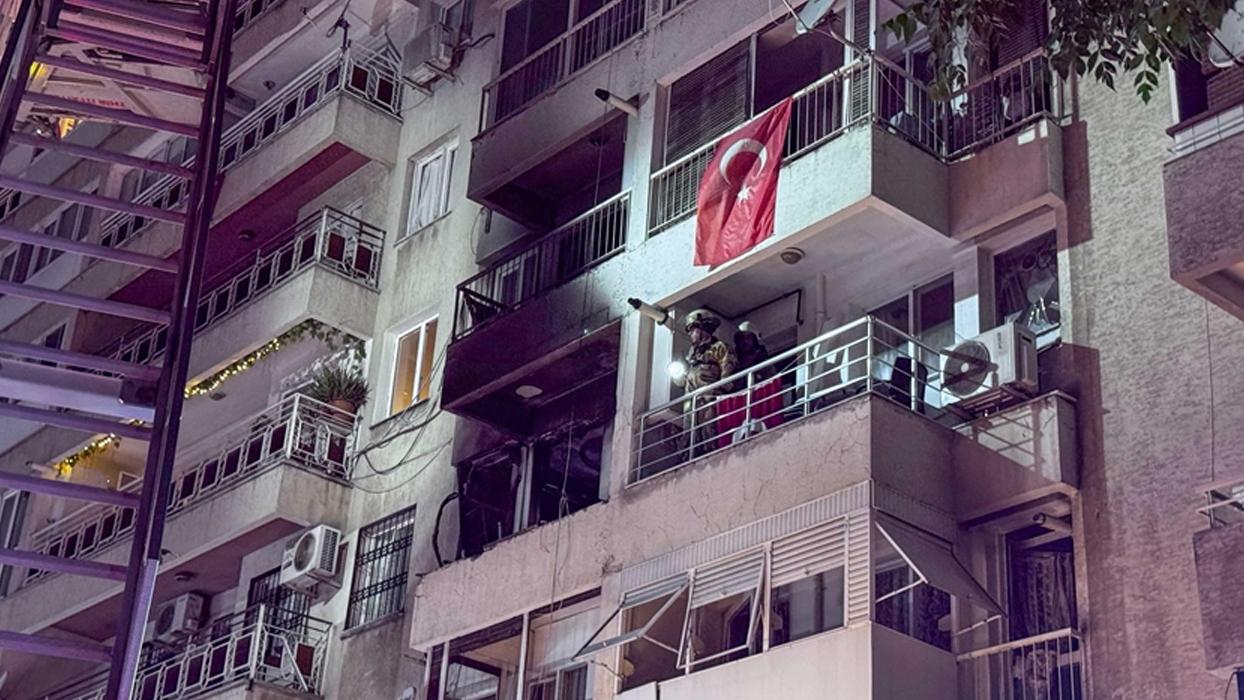 İzmir'de apartman dairesinde patlama: 4 yaralı