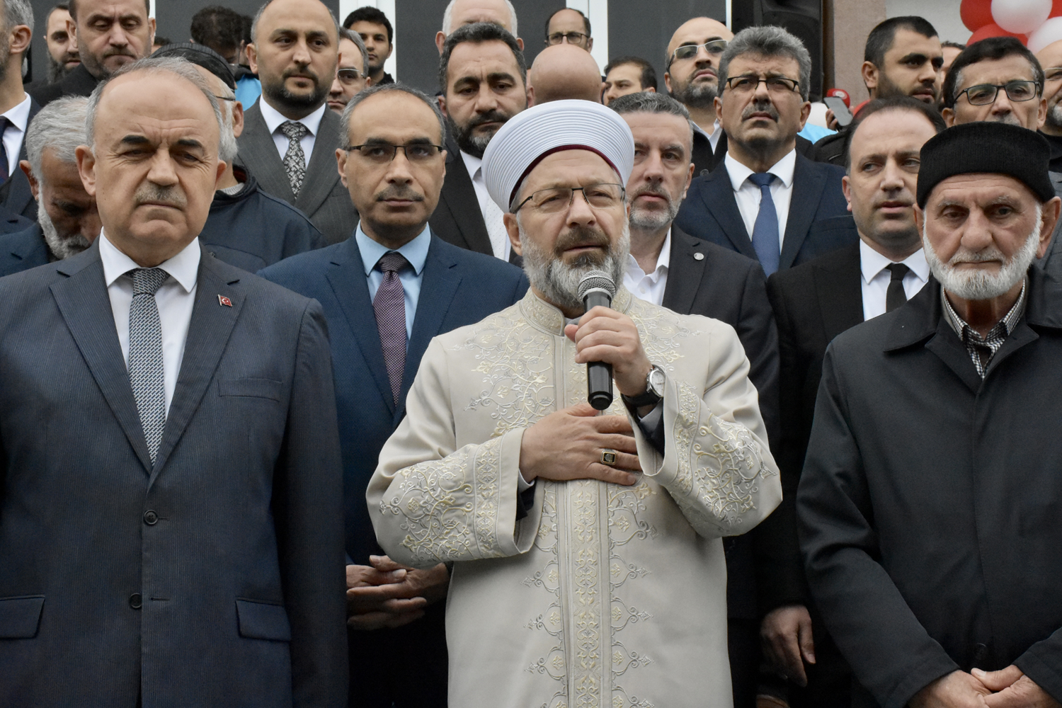 Diyanet İşleri Başkanı Erbaş: Kur'an-ı Kerim'i neslimize öğretmenin gayreti içerisindeyiz