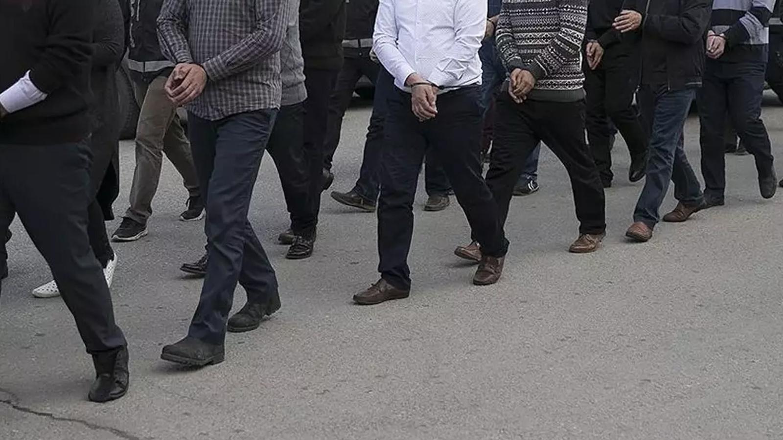 FETÖ soruşturmasında 13 şüpheli gözaltına alındı, firariler aranıyor