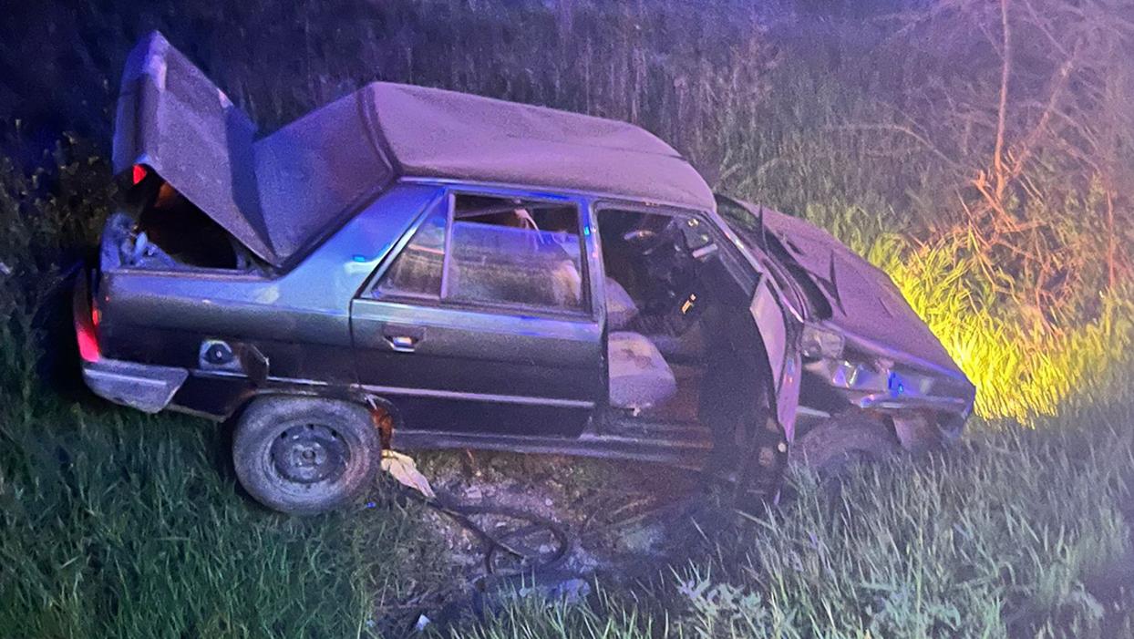Polis memuru, şarampole devrilen otomobilde hayatını kaybetti