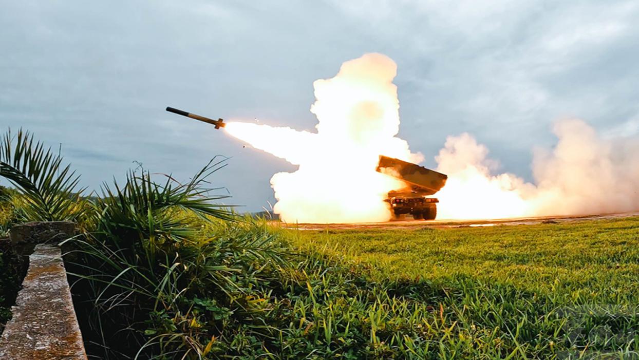 Tayvan, ABD yapımı HIMARS'ı ilk kez test etti!