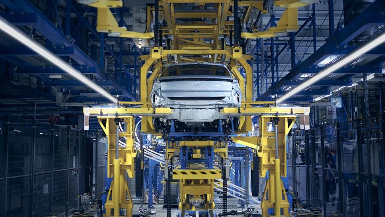 Almanya'daki Ford Köln fabrikasında işçiler grevde: Üretim durdu!